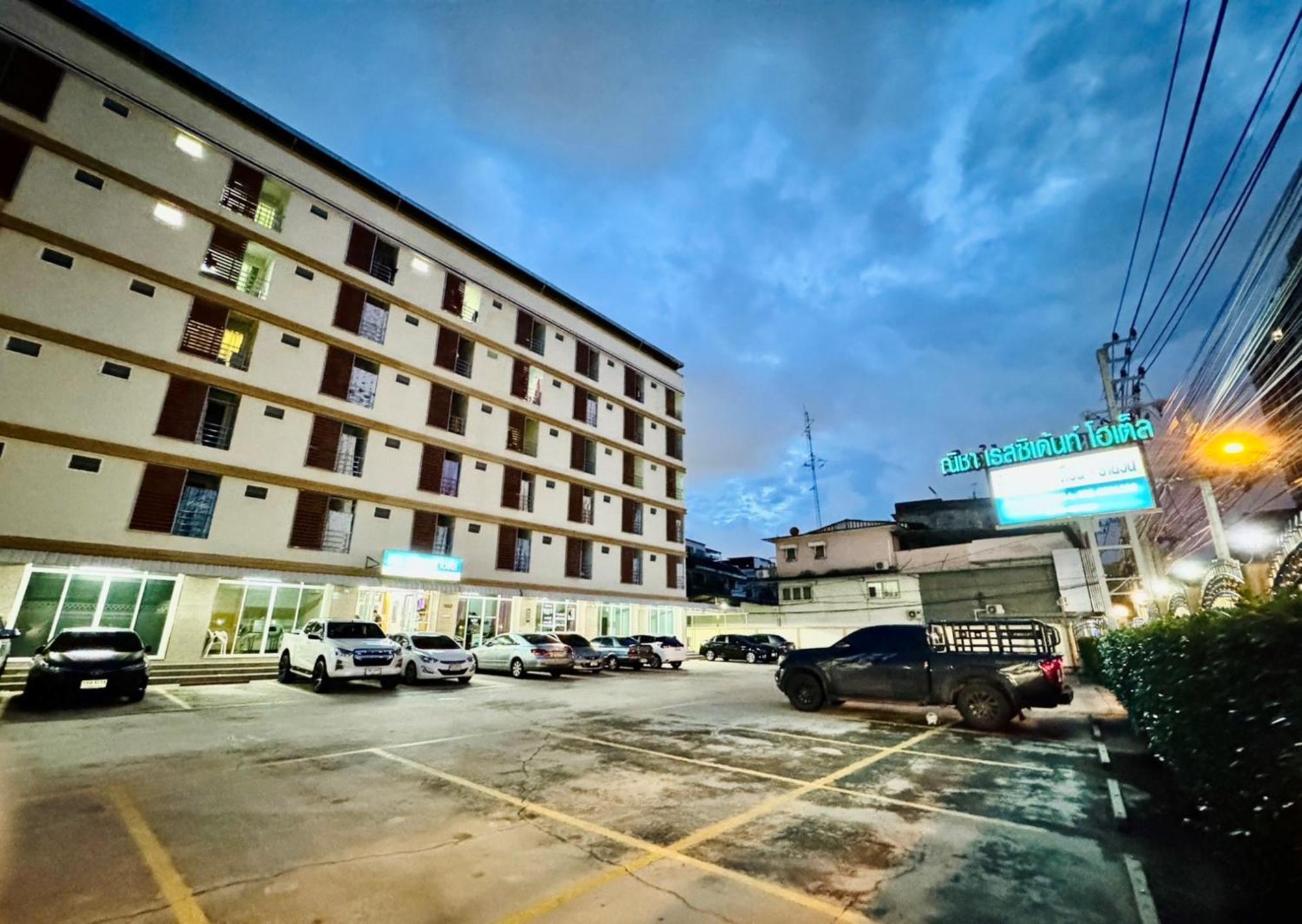 Nicha Residence Hotel Bangkok Exterior photo
